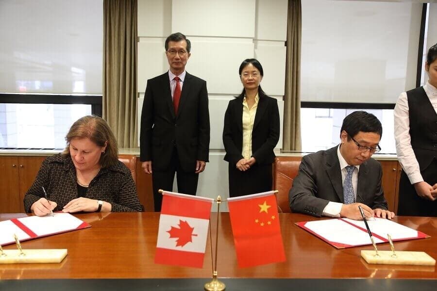 The signing of the memorandum of understanding; from left to right, Ilse Treurnicht, CEO of MaRS; Minister Chan; Song Yang; and Lin Xuwei, director of STIC